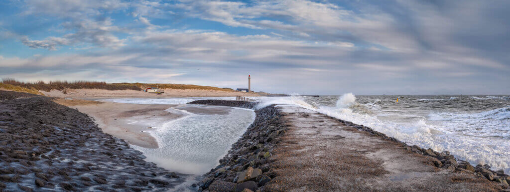 Panorama view van de kust bij Westkapelle.