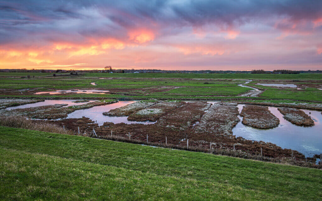 Koudekerke Zonsondergang bij de Karrenvelden van de Zuidkust van Schouwen.