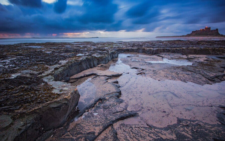 Op een vroege ochtend bij Bamburgh Castle in Northumberland.