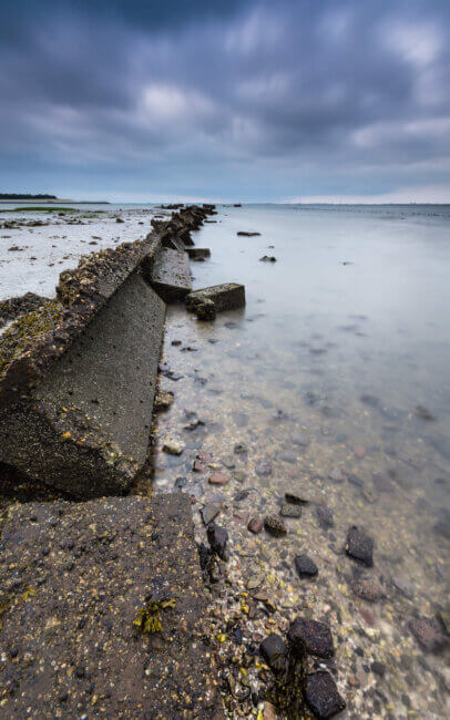 Een oude gebroken dijk in de Oosterschelde, in de buurt van Kattendijke.