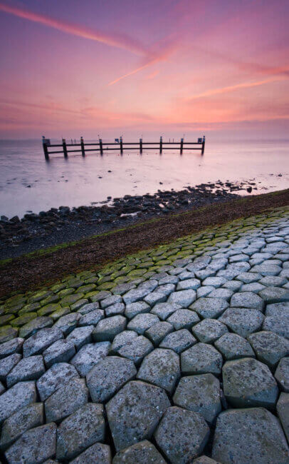 Op een prachtige avond op de dijk van Yerseke, kijkend over de Oosterschelde.